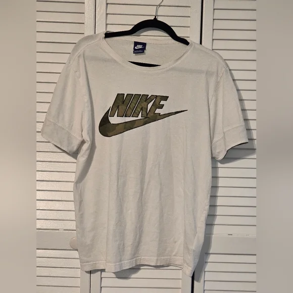 Nike Camo Logo Tee – White – Size L – Made in Turkey - Picture 4 of 9